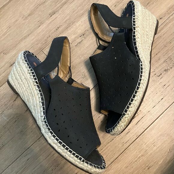 Clarks Unstructured women’s black leather wedge sling back heel. Size 8.5 - Picture 1 of 8